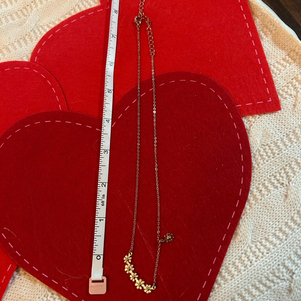 Elegant Gold Floral Necklace